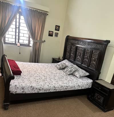 King bed 2 side tables dressing matress