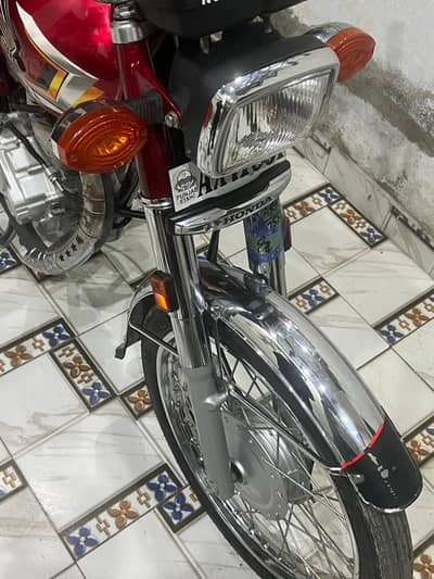 Assalamu alaikum Honda for sale condition new or demand ki 200000 hai