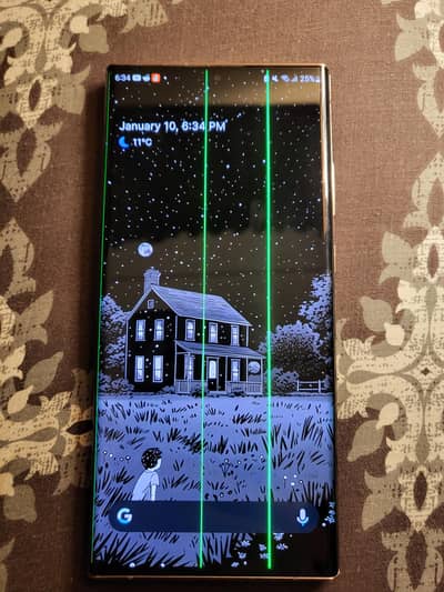 Samsung galaxy Note 20 Utlra with greenlines on display.