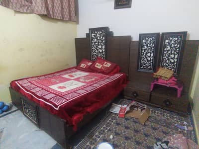 Bed set, side table & Dresser