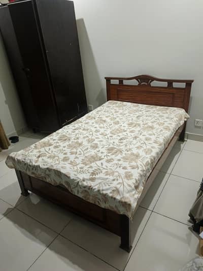 Queen size bed 6'x4'