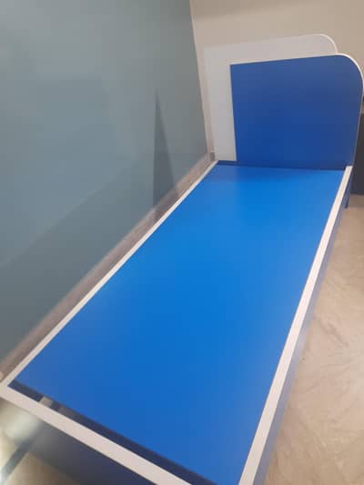 Trolley+Single Bed available Good Condition