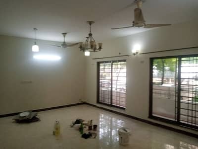 10 Marla 3 Bed Brand New Flat for Rent In Askari 11- D, Lahore