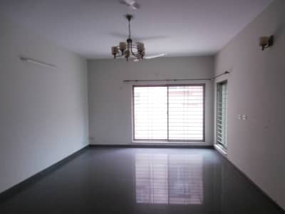 10 Marla 4 Bedrooms House For Sale In Askari XI, Lahore