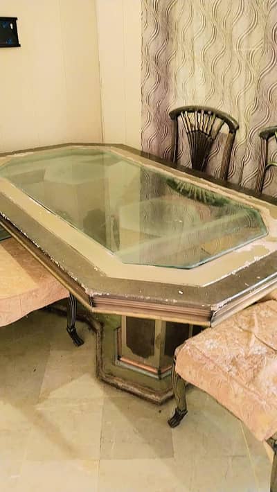 Dining table for sale with brand condition