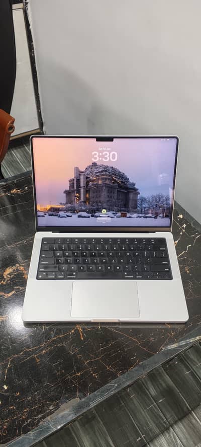 APPLE MACBOOK M1 PRO 14'' INCEHES  FRESH CONDITION LIKE NEW