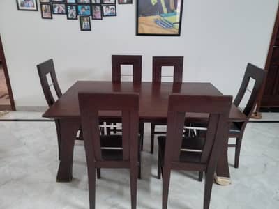 چھے کرسی اور ٹیبل