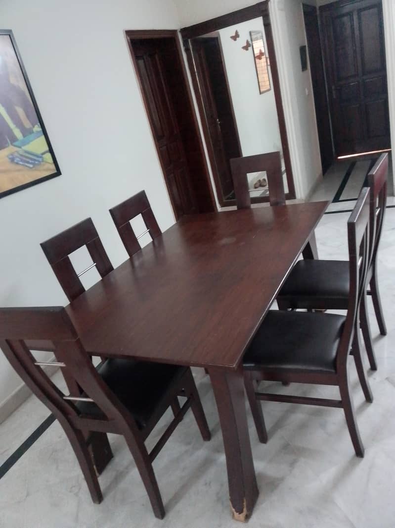 چھے کرسی اور ٹیبل 1