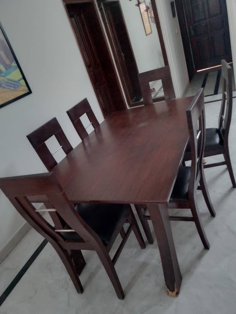 چھے کرسی اور ٹیبل 2