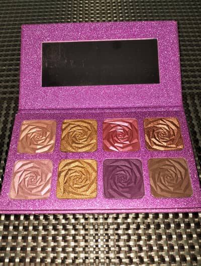 Selena Amor Highlighter Face Palette