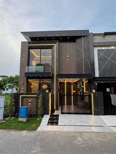 Don't Miss Out 5 Marla Luxurious Bungalow For Sale At Prime Location