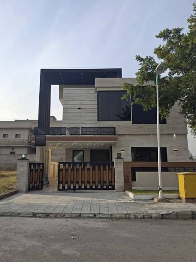 10 Marla House Is Available For Rent In Bahria Town Phase 8 Rawalpindi