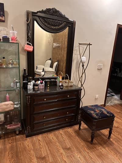 Wood dressing table