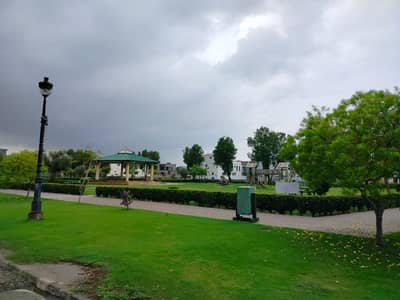 1 KANAL PLOT ON PRIME LOCATION FOR SALE IN LAKE CITY SECTOR-M2