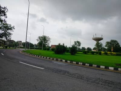 1 Kanal Hot Location Plot Near To Lake City Mall Near To Park Available For Sale In lake City Sector M3