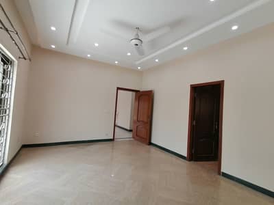 DHA 1 Kanal Awesome Upper Portion For Rent In Phase 2 Block R