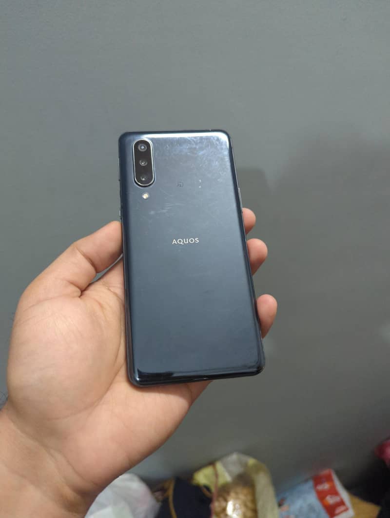 Aquos 5g basic 1