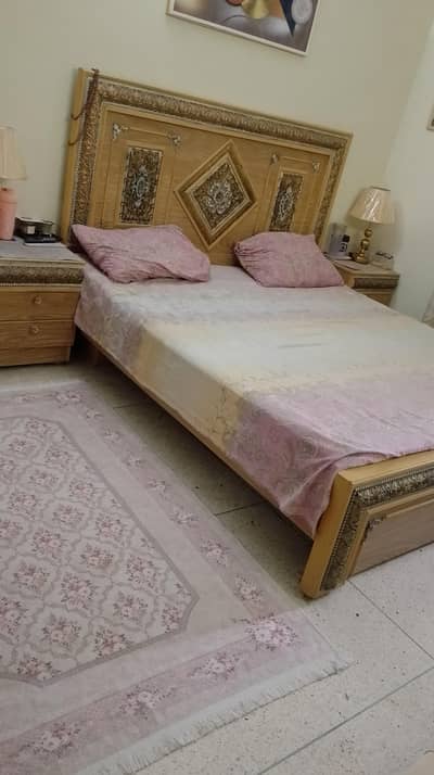 Bedroom set Without mattress good condition