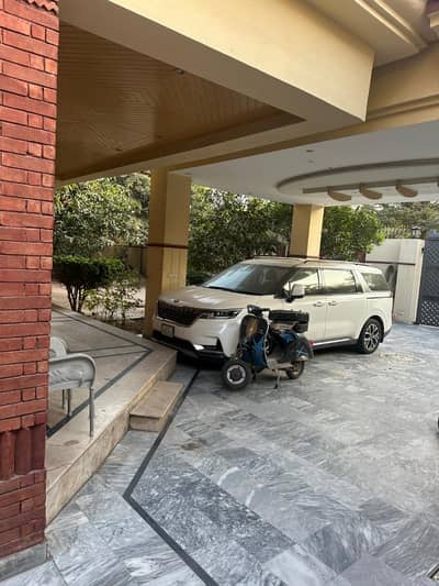 2 KANAL DUBLE STORY HOUSE For SALE IN CANAL VIEW CO-OPERATIVE HOUSING SOCIETY LAHORE BLACK B ( AT MAIN BOULEVARD) 60 Fit ROAD