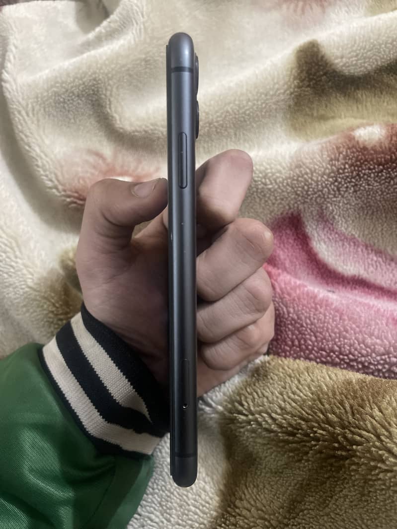 Apple iPhone 11 7