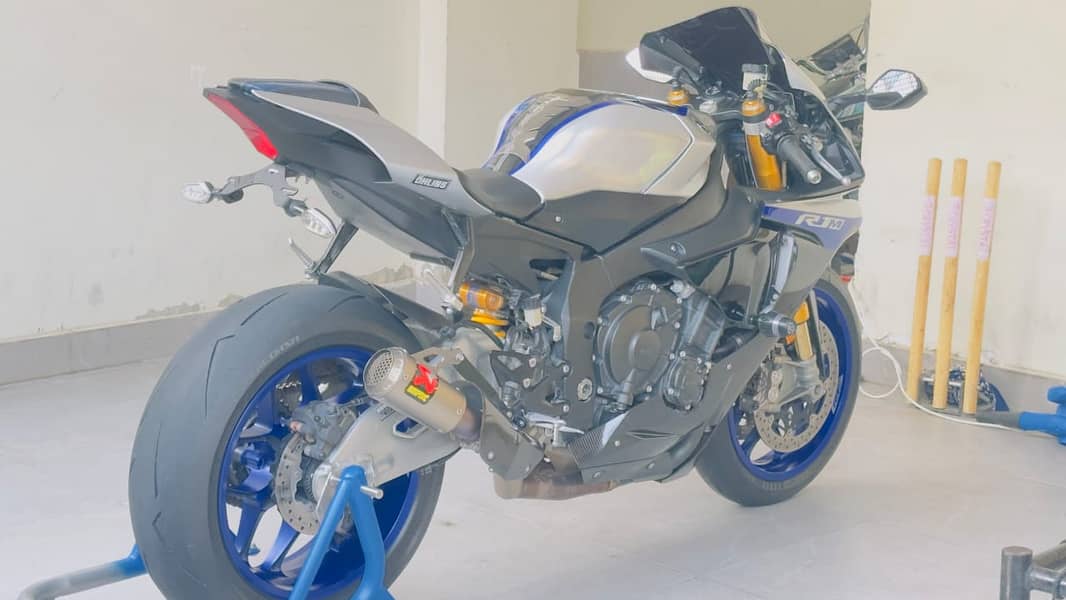 Yamaha YZF-R1 M | Model 2018 | Yamaha In Bikes | Import 2021 - Sports ...