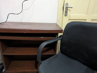 computer table and chair