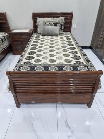Pair of single bed with 2 side tables