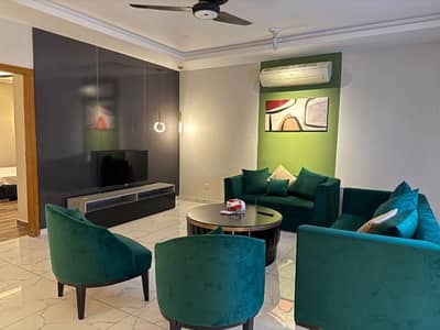 2 BED LUXURY FURNISHED FOR RANT IN GULBERG GREEN