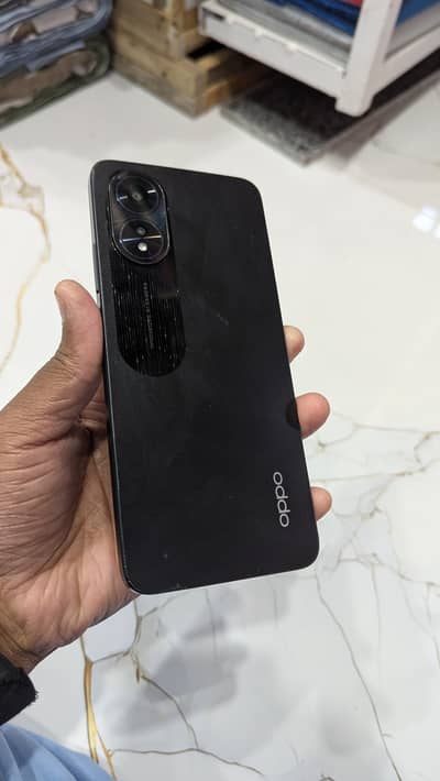 Oppo A18 (4+64) android 15