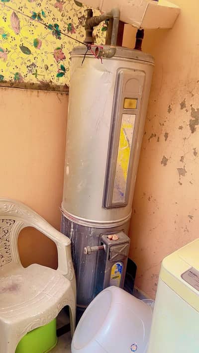 used Super Asia Gas Geyser 30 Gallon Plus (Conventional Storage)