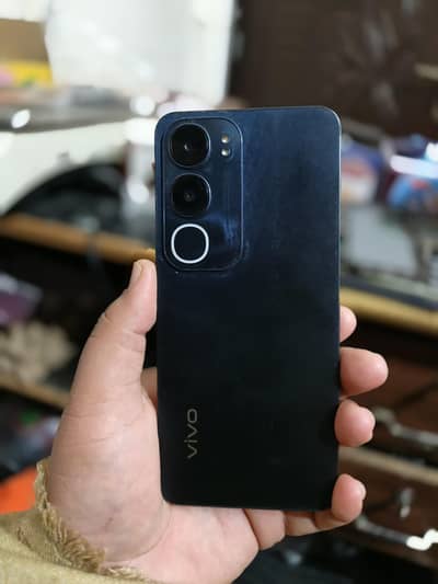 vivo y19s 6/128 complete box minor glass break totally geniune