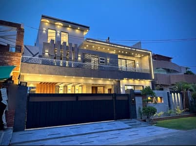ENTERTAINER'S DREAM! 1 KANAL LUXURY HOUSE WITH CINEMA HALL FOR SALE | Wapda Town, Lahore