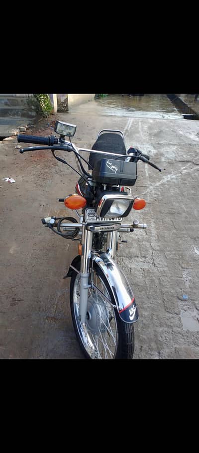 like New bike one hand use 1st owner