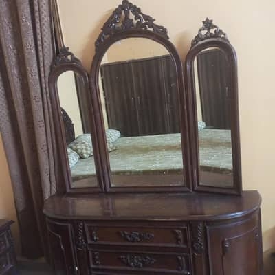 dresser with mirror