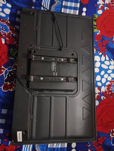 TCL LED FOR SALE 03007540500 call and what app