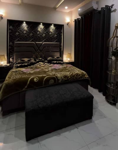 Bilkul new bed h one month huwe lie hai argent sale