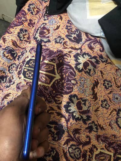 glass tota ha pr working bilkul OK krta ha koi mashla ni ha camra thor