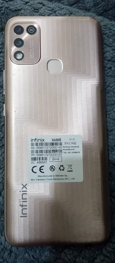 Infinix hot 11 play// with box//10/10 condition//Whatsapp:03312570880