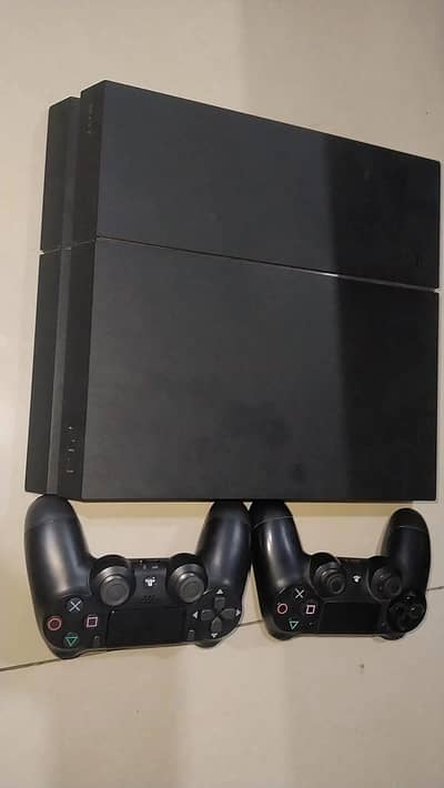 PlayStation 4 500GB with 2 controllers