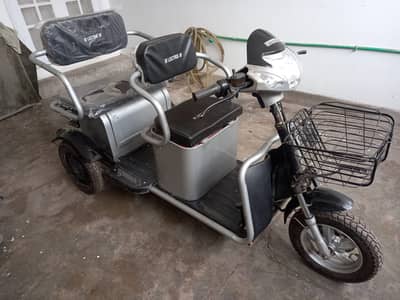 New Tri-Wheel Electric Scooty