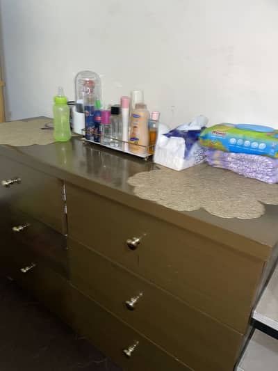 Dressing table with standing light mirror