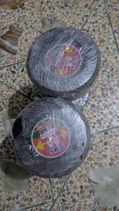 5kg dumbells new pair