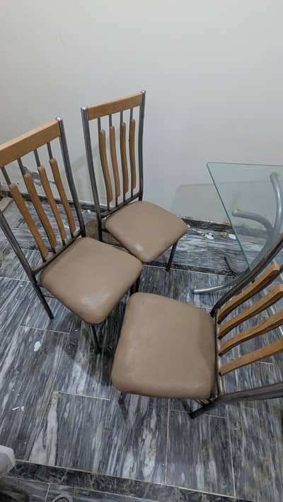 DECENT GLASS DINING TABLE