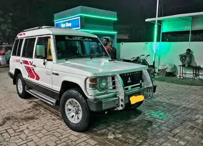 Mitsubishi Pajero 1990 Urgent Sale