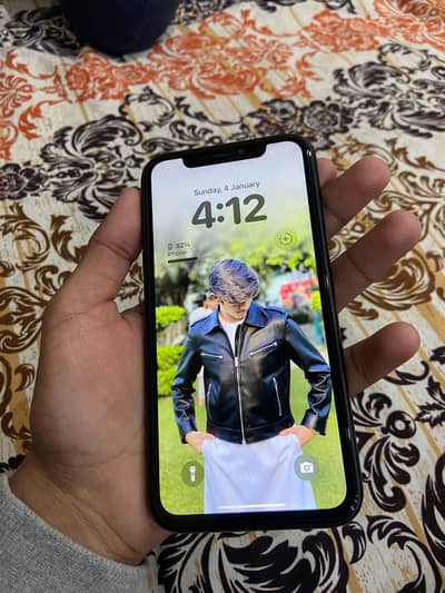 iphone xr for sale like new condition 10/10working ph#03228433542