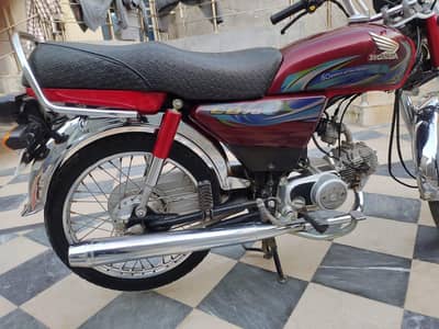 CD 70 Red color for sale in Air Port multan