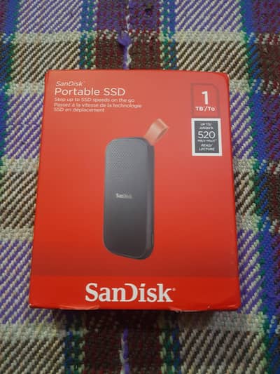 SSD 1tb portable sandisk band new