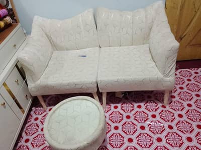 2 chairs and 1 table is for sale