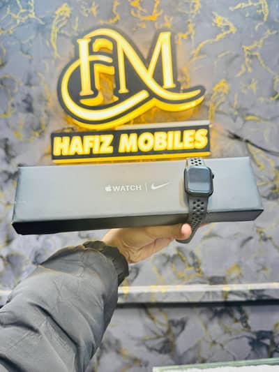 Series 7 apple watch 41mm with box