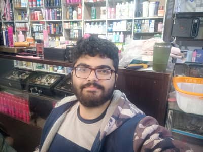 Need full time worker for dealing customers in shop in Township Lahore